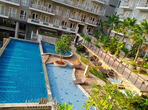 Outdoor pool, free cabanas