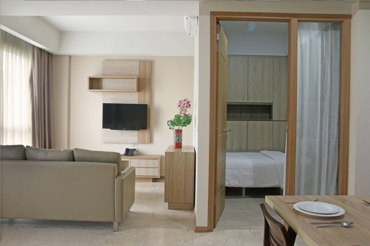 Executive Apartment, 2 Bedrooms, Non Smoking, Garden View | Living area