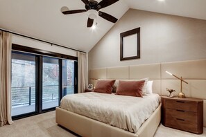 4 bedrooms, desk, iron/ironing board, travel crib