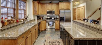 The Park Avenue Hideaway | 4BR Walk to PCMR & Main