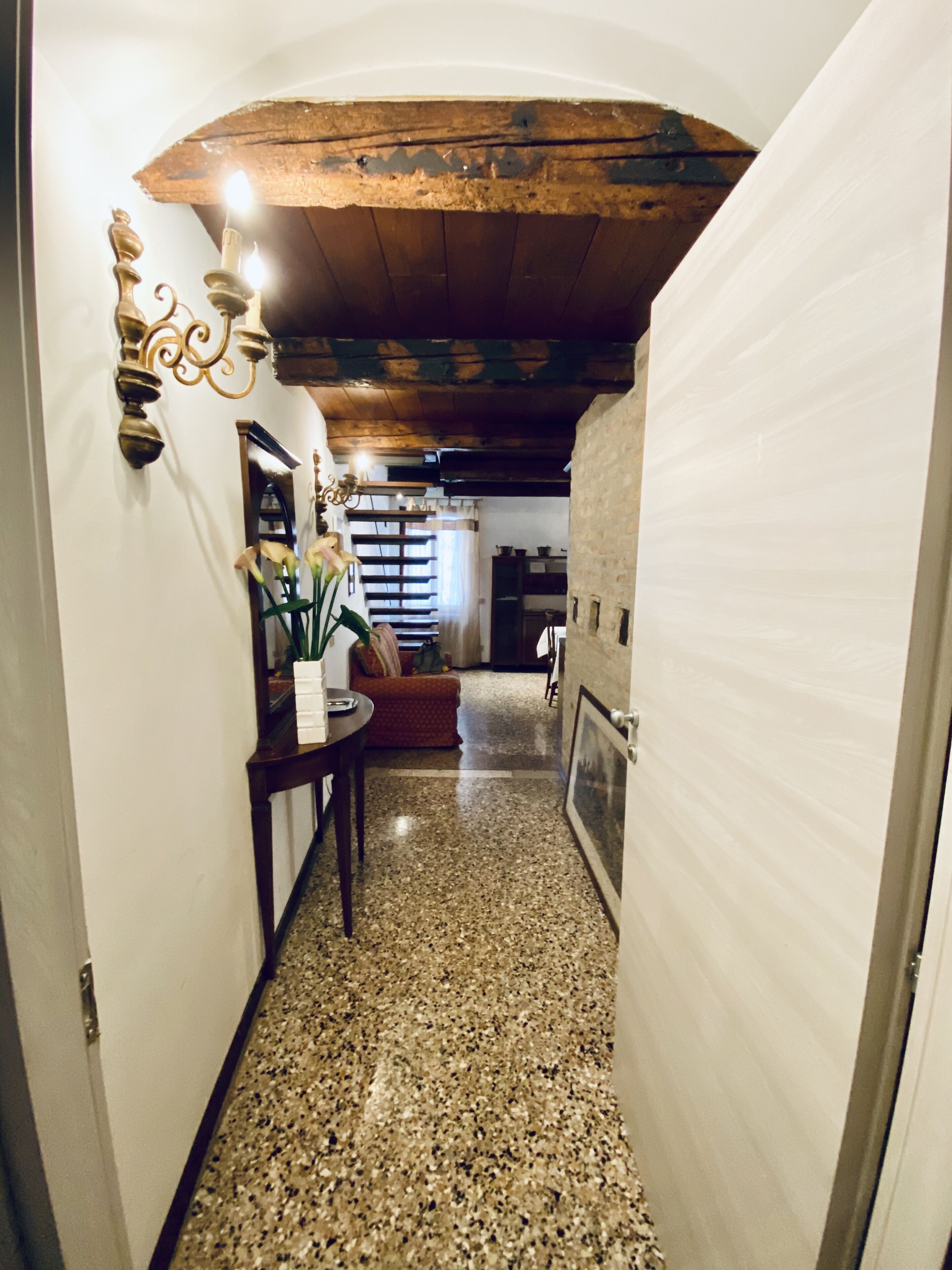 Hesperia Apartment 3 Piano