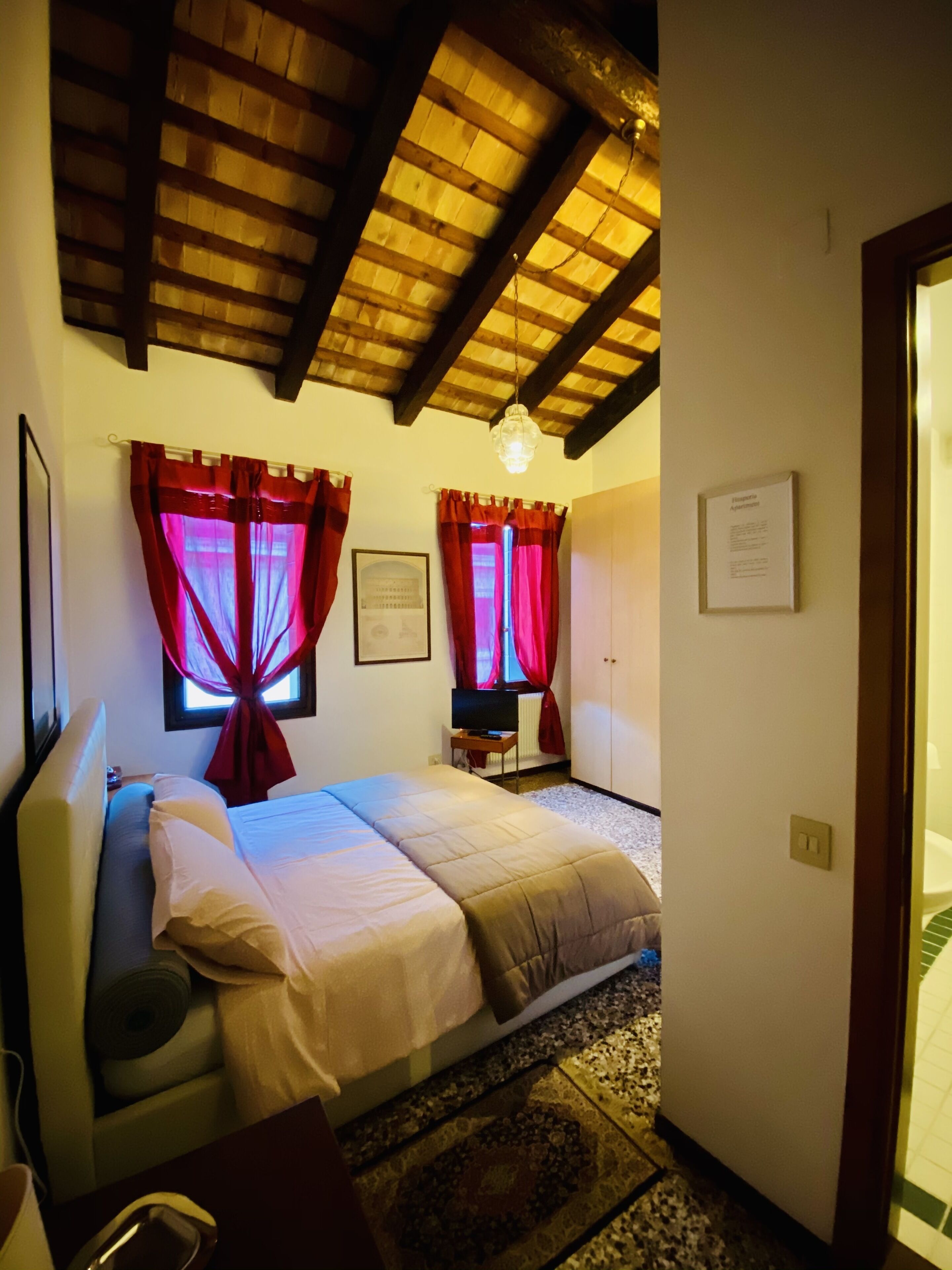 Hesperia Apartment 3 Piano