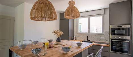 Refrigerador, microondas, horno y lavavajillas