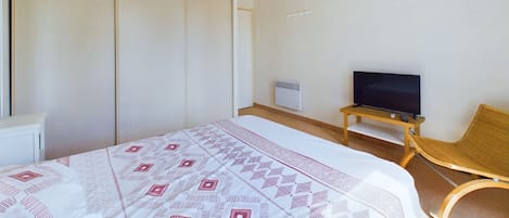 4 makuuhuonetta, ilmainen Wi-Fi