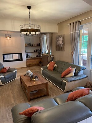 Télévision, table de tennis de table