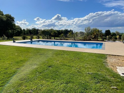 Magnifique Maison en Pierre Avec Grande Piscine Chauffée