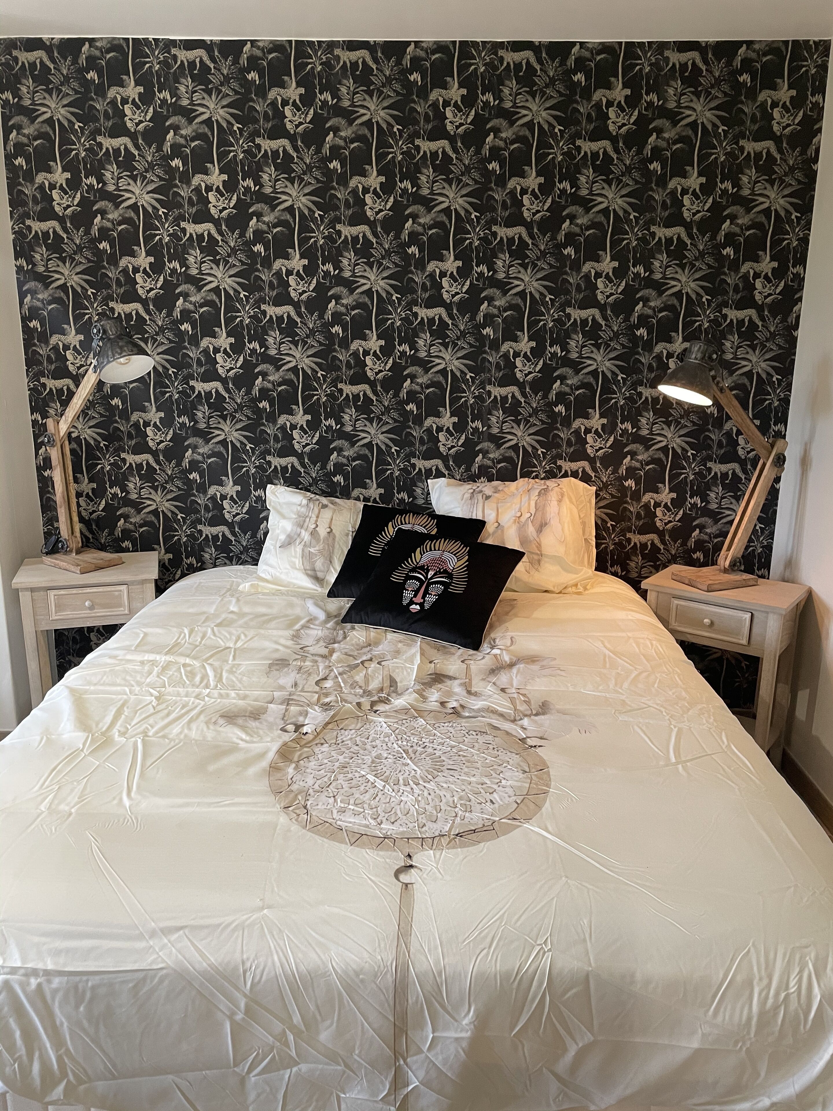 4 habitaciones, tabla de planchar con plancha y cuna de viaje 