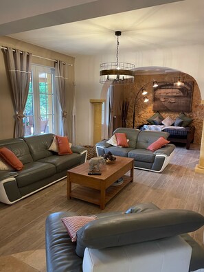 Télévision, table de tennis de table