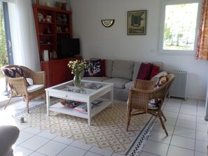 TV, DVD player, table football, ping pong
