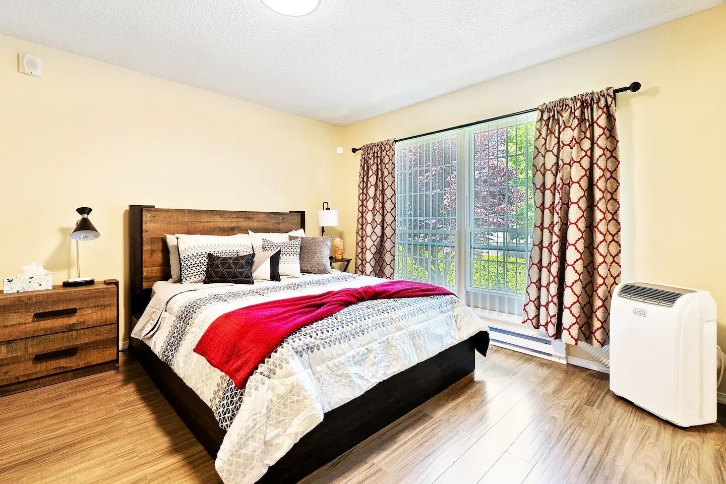 1 slaapkamer, een bureau, wifi, beddengoed