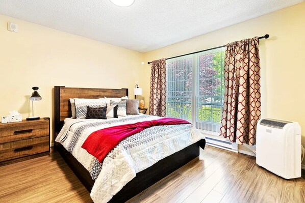 1 bedroom, desk, WiFi, bed sheets