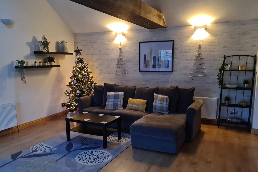 Studio Apartment with Gallery Style Double Bedroom