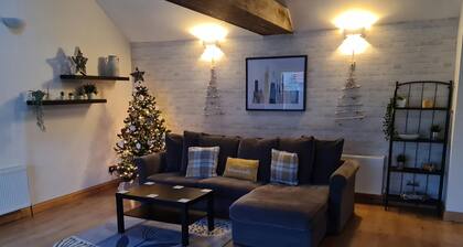 Studio Apartment with Gallery Style Double Bedroom