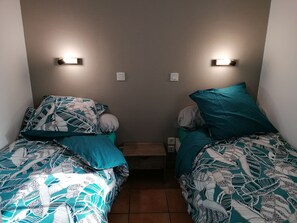 1 chambre, fer et planche à repasser, lit parapluie, Wi-Fi