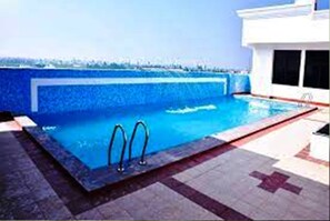 Outdoor pool, sun loungers - AVS Imperiaa (Karaikal)