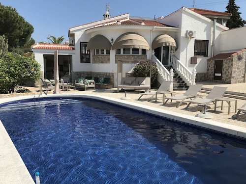 Cozy luxury villa and private pool and countless relaxing places to enjoy sun 