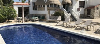 Cozy luxury villa and private pool and countless relaxing places to enjoy sun 