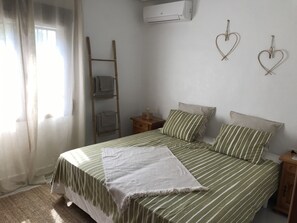 4 bedrooms, iron/ironing board, travel cot, free WiFi