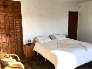 4 bedrooms, iron/ironing board, travel crib, free WiFi - Cozy luxury villa and private pool and countless relaxing places to enjoy sun  (Ciudad Quesada)