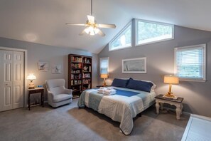 4 bedrooms, desk, iron/ironing board, free WiFi