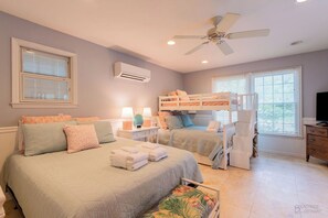 4 makuuhuonetta, silitysrauta/-lauta, ilmainen Wi-Fi, vuodevaatteet