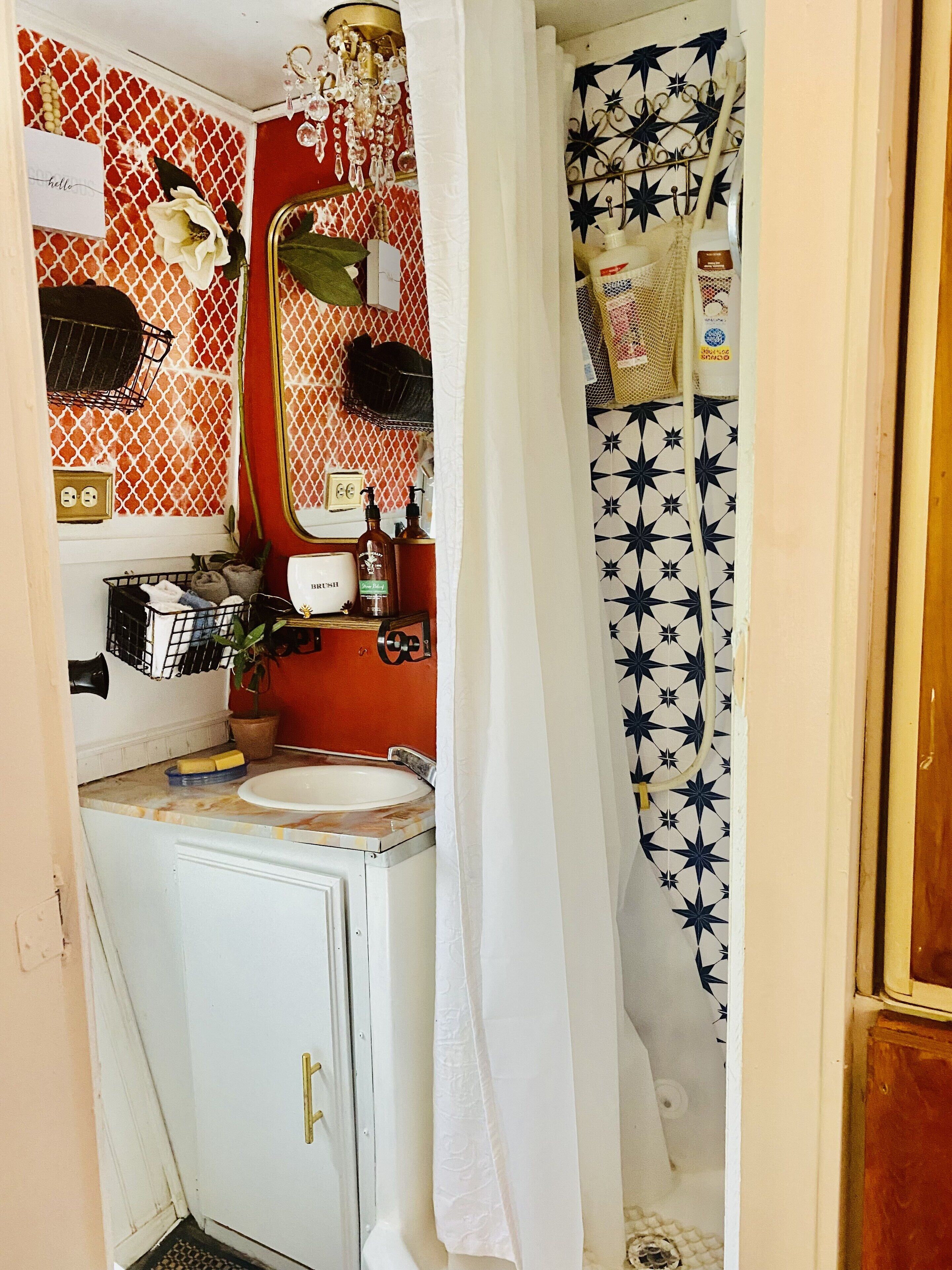 シャワー、ヘアドライヤー、タオル、石鹸