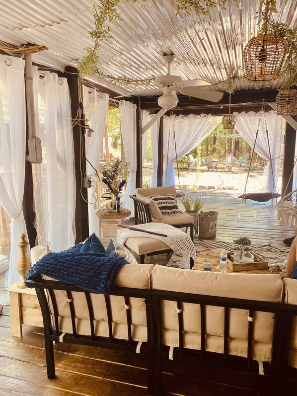 Unclassified image, 1 of 28, button