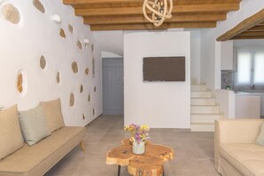 Smart TV, fireplace - Villa Iris - Salinus Naxian Villas -Private Swimming Pool (Naxos)