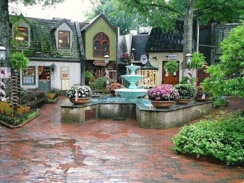 Hey Bear Cabin • Chalet Village • Minutes to downtown Gatlinburg • Hot tub