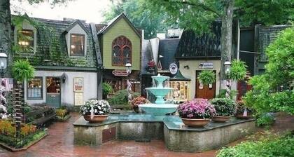 Hey Bear Cabin • Chalet Village • Minutes to downtown Gatlinburg • Hot tub