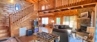 Hey Bear Cabin • Chalet Village • Minutes to downtown Gatlinburg • Hot tub