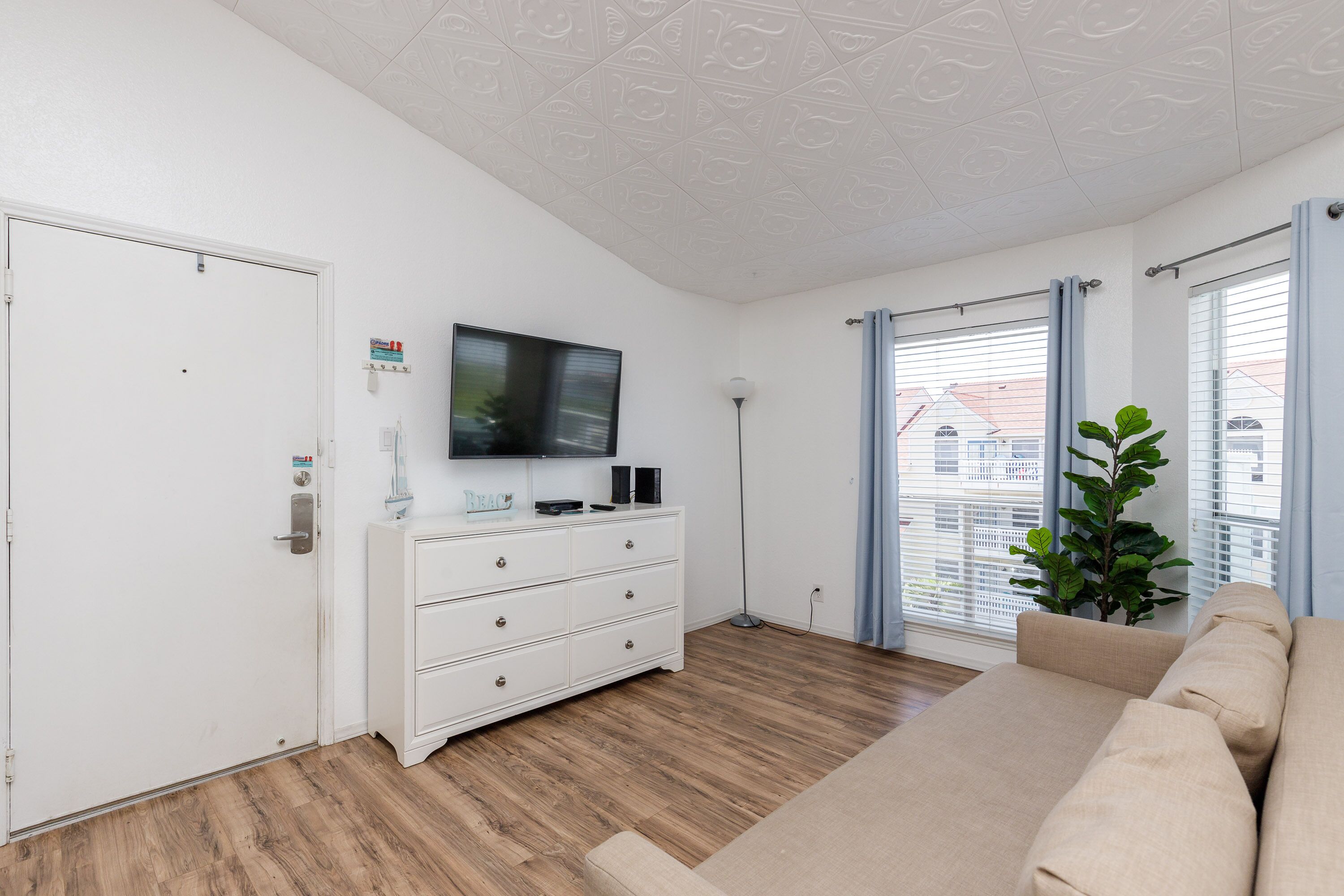 Your Winter Escape Is Waiting In This Fully Furnished Property.