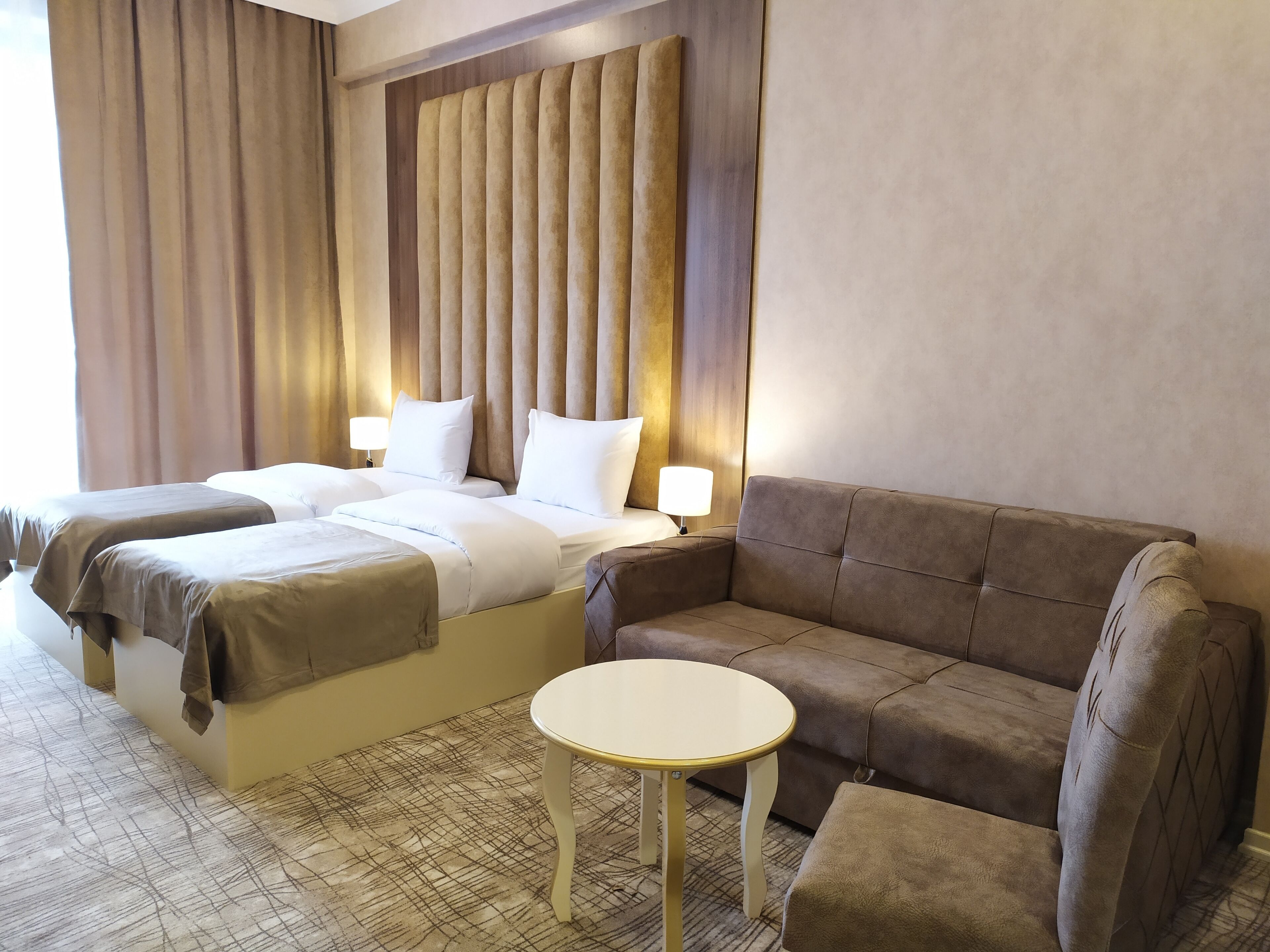 スーペリア トリプルルーム 1 ベッドルーム 禁煙 シティビュー | 高級寝具、羽毛の掛け布団、ミニバー (無料)、セーフティボックス (室内)