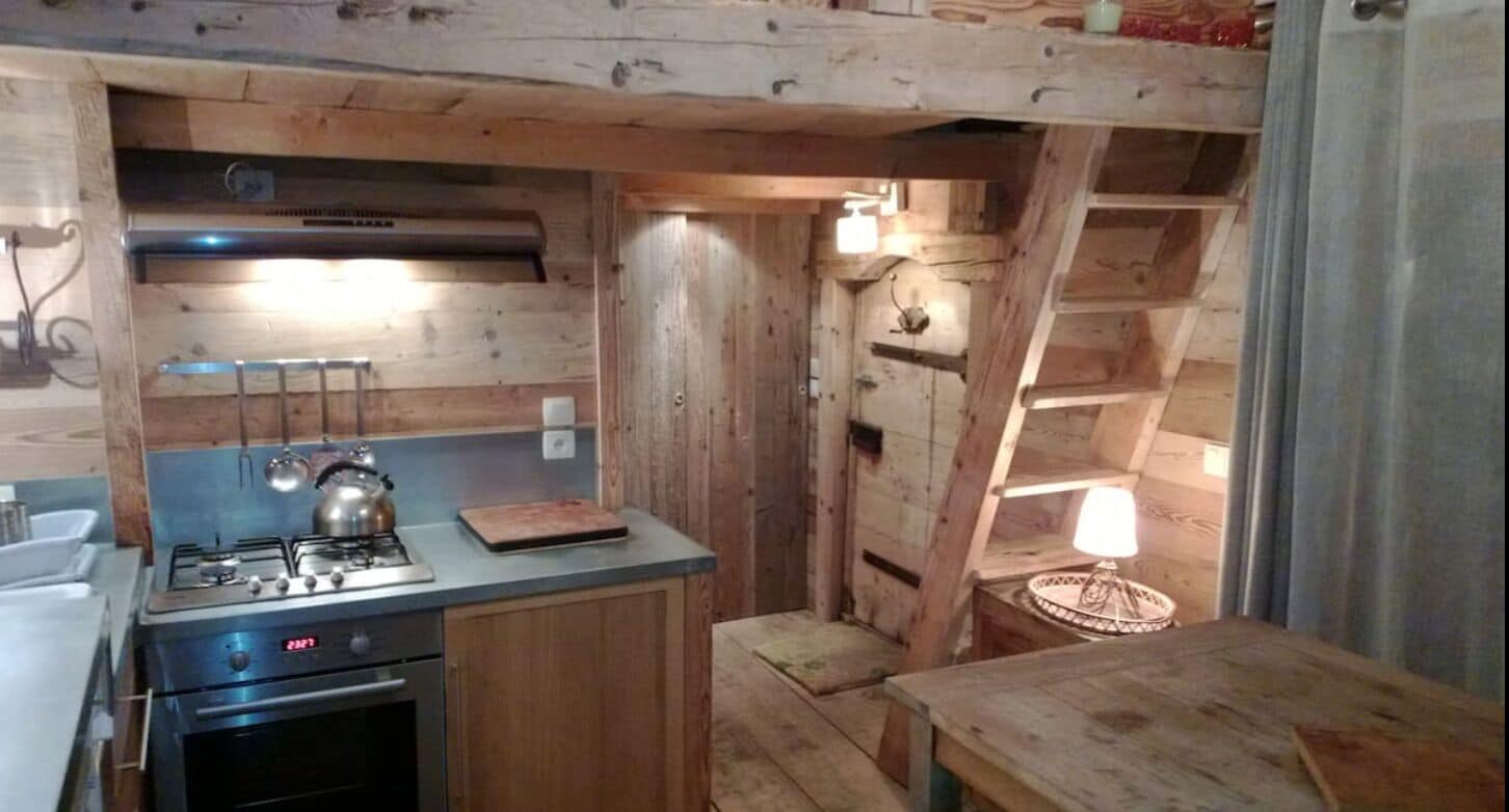 10 minutes from Lake Annecy, charming cabin-style chalet