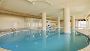 Innendørsbasseng