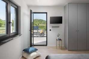 4 habitaciones, tabla de planchar con plancha, wifi y ropa de cama