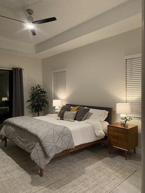 4 Schlafzimmer, Schreibtisch, Bügeleisen/Bügelbrett, kostenloses WLAN
