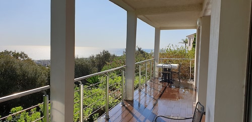 Vue mer et Calme Pour ce Grand rez de Jardin