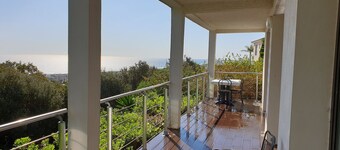 Vue mer et Calme Pour ce Grand rez de Jardin