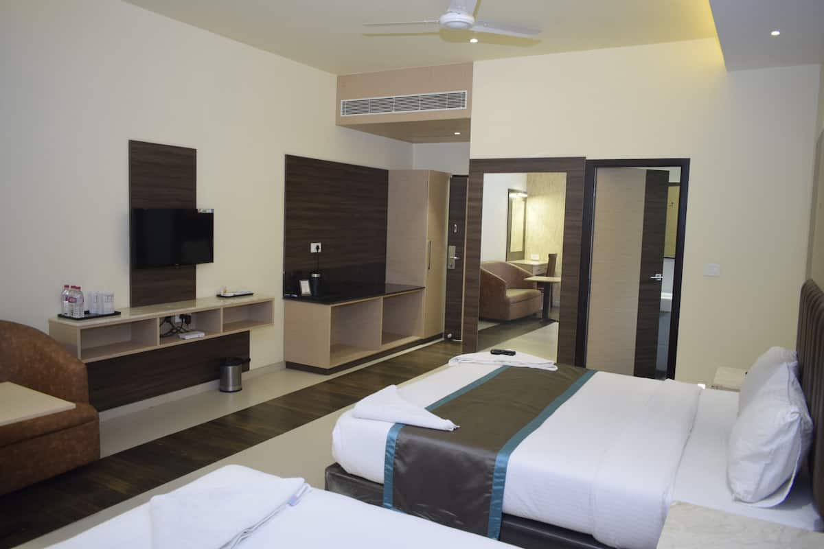 Muebles diferentes, camas plegables/adicionales y ropa de cama
