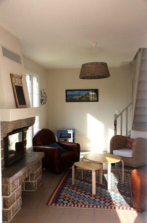 Télévision, cheminée