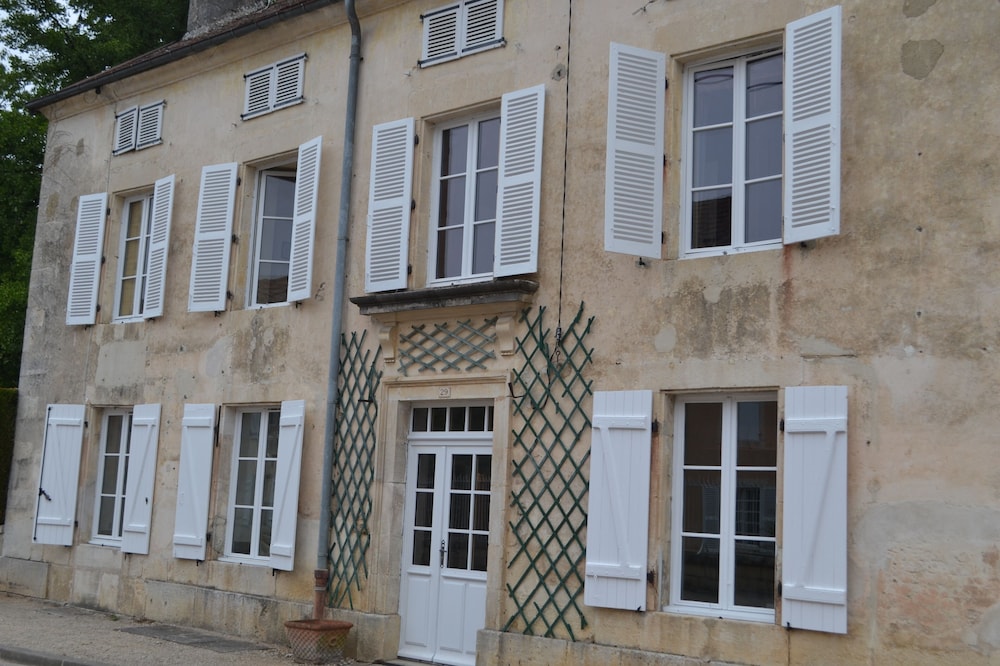Maison Entière de Village
