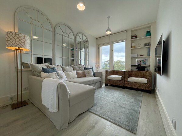 Smart TV, video games, DVD player, video library