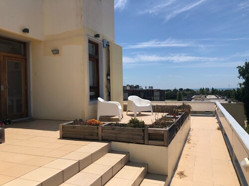Beautiful penthouse apartment with terrace - 4 minutes walk to the beach