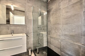 Shower, hair dryer, towels, toilet paper
