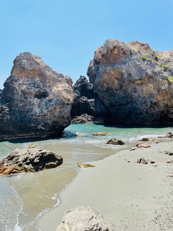 Beach nearby, sun-loungers, beach towels