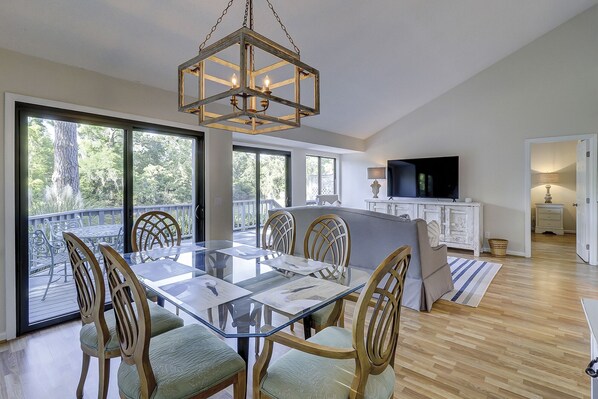 Interior - Renovated villa with unbelievable nature and lagoon views (Hilton Head Island)