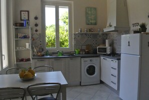 Fridge, microwave, stovetop, coffee/tea maker