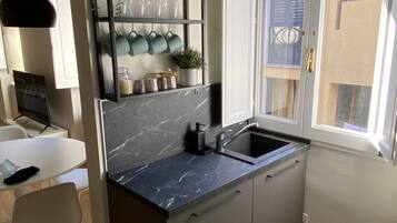 Fridge, microwave, stovetop, coffee/tea maker