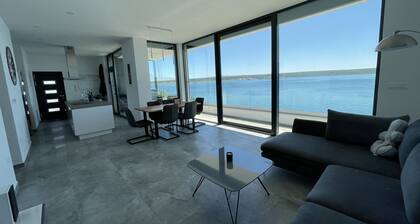 Palms & Beach Maslenica - right by the sea with jetty